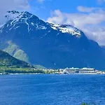 Bispen Utsikten * 翁达尔斯内斯